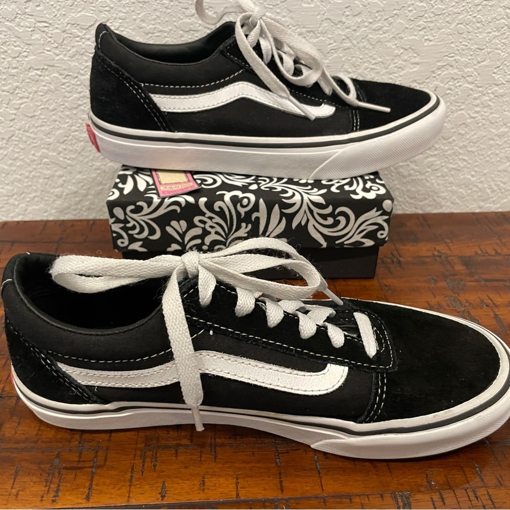 Vans Old Skool Shoe B&W Low Tops - Youth 4 - Picture 4 of 7